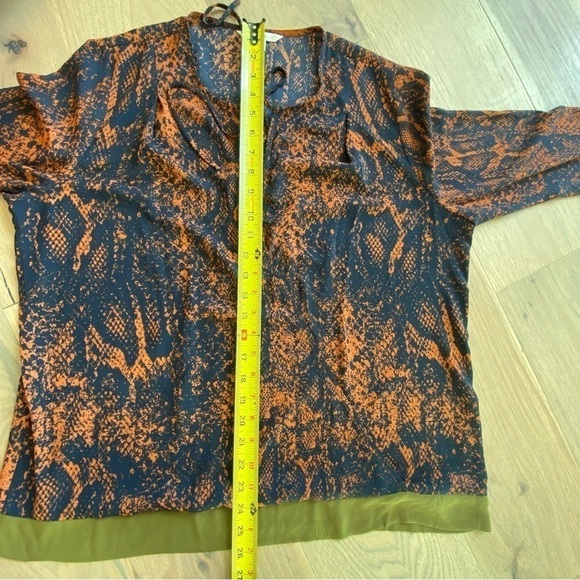 CAbi #101 Women's Border Wrap Snake Skin Print Navy-Rust Blouse - Picture 13 of 15